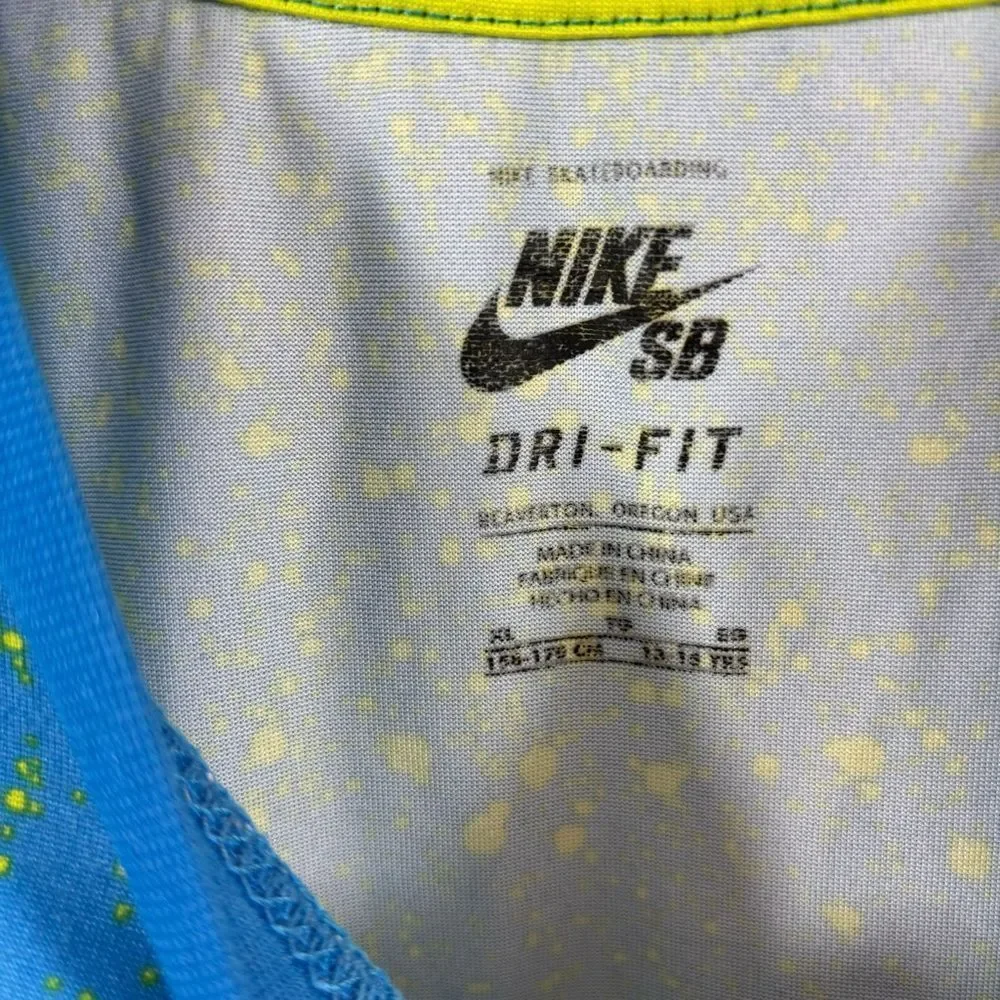 Big Boys Nike SB Dri-Fit Blue and Green‎ Splatter Logo T-Shirt Size XL